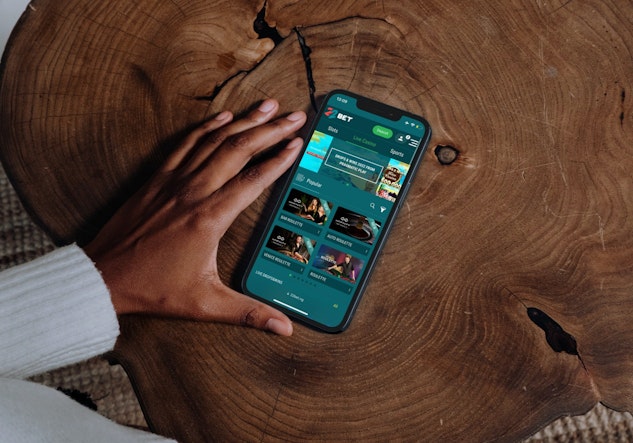 22bet app Casino hand