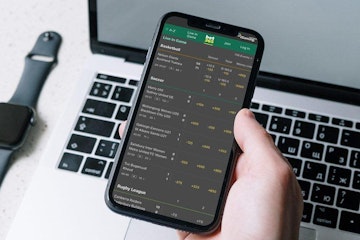 Reviewer showing Bet365 Ontario on mobile