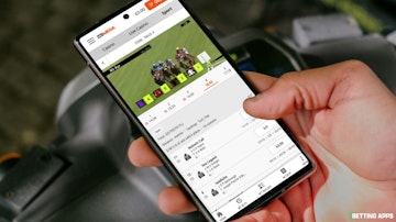 Live horse racing shown on Mr Mega mobile